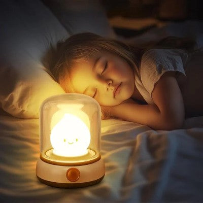 Veilleuse bébé sous cloche rassurant un enfant endormi.