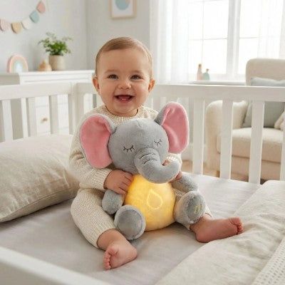 éléphant respirant bébé souriant berceau blanc lumière douce
