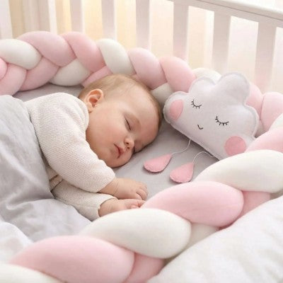 protection barreau lit bébé tresse rose bebe endormi serein