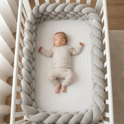 tresses de lit bébé 6 brins blanc nourrisson apaisé vue du dessus