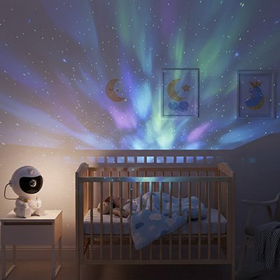 Bébé dort paisiblement veilleuse projection étoiles plafond