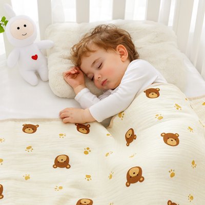 couverture bebe creme motif ourson couvrant enfant endormi