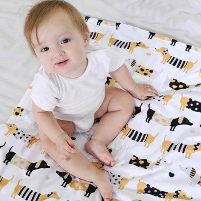 couverture bébé motif chien sous enfant assis