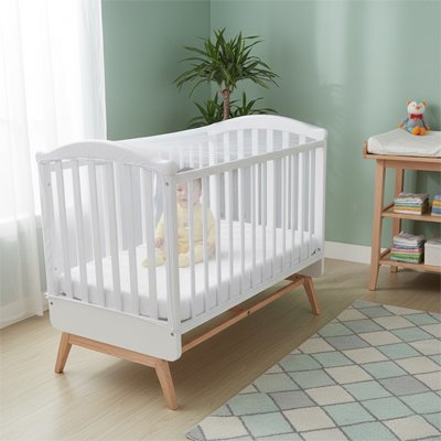 Lit moustiquaire bébé scandinave blanc bois naturel chambre verte
