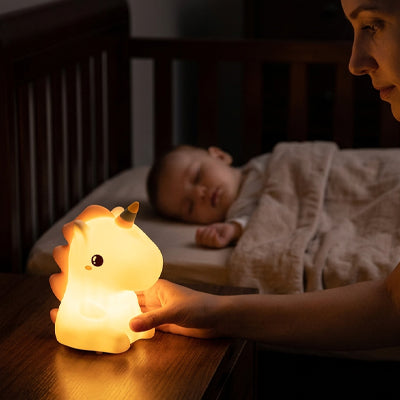 veilleuse licorne bébé endormi lit nuit lumière chaude
