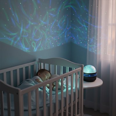 Veilleuse projection apaisant bébé endormi dans son lit.