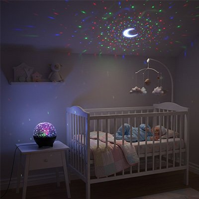 Veilleuse projection apaise bébé avec étoiles lumineuses.