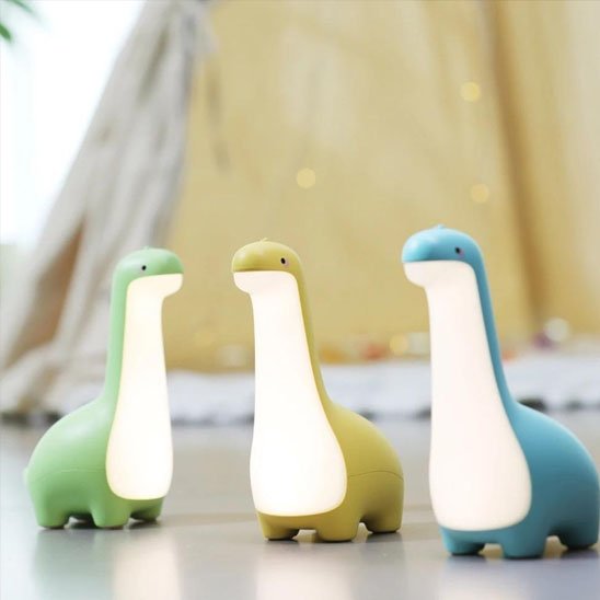 Veilleuse rechargeable dinosaure coloré éclairant chambre enfant.